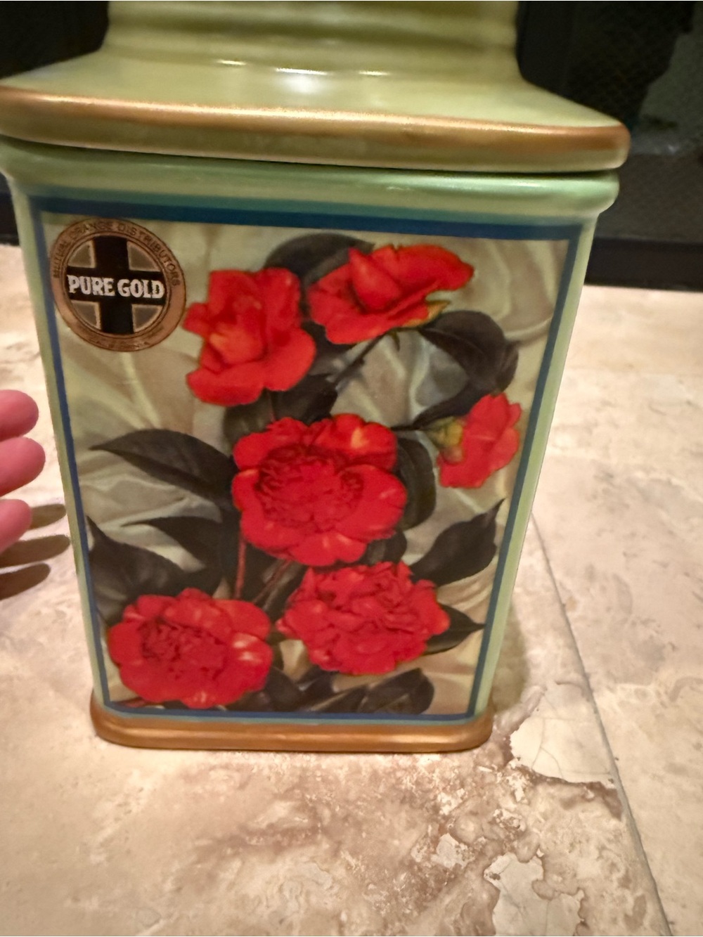 Oneida Vintage Label Collection Camellia Ceramic Canister Jar w/Lid 6 3/4”